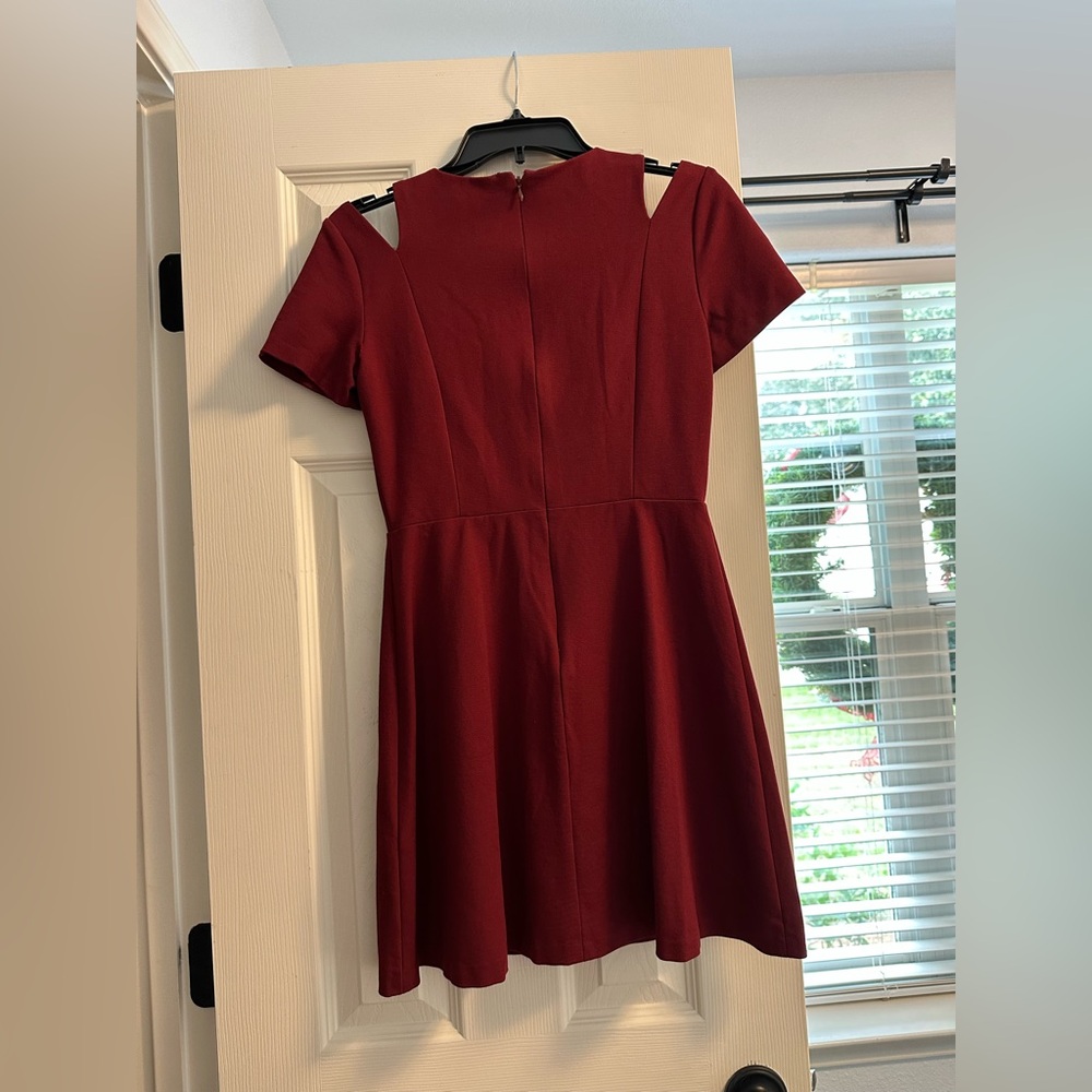 Burgundy Mid-length Dress - Picture 3 of 7